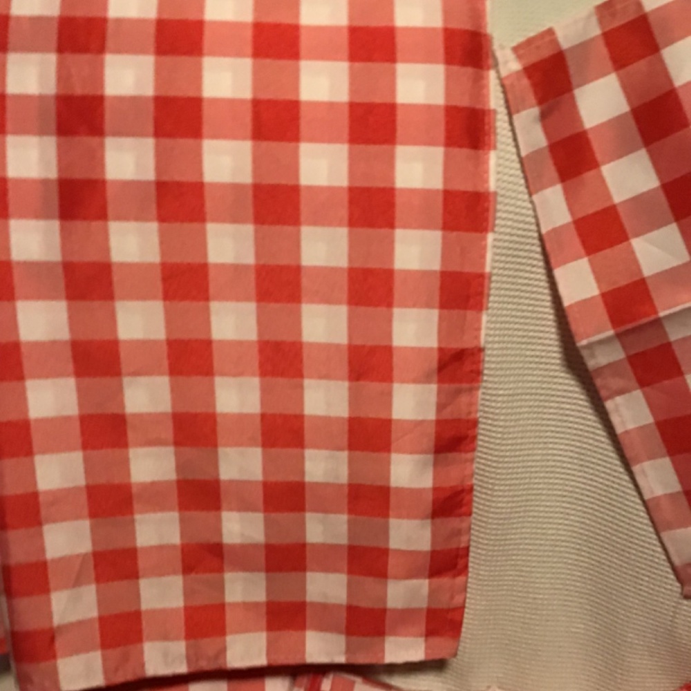 Red checkered tablecloths and napkins